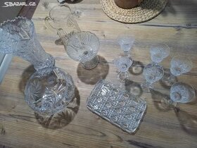 Set broušeného skla. Sleva