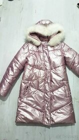 Teplá růžová delší metalická zimní bunda, odepínací kožíšek