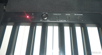 Digitální piano Korg, model B1, černé, bez stojanu