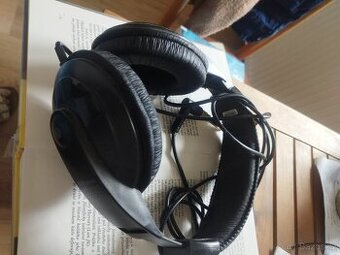 Sluchátka Behringer HPM1000