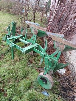 Dvouradličný pluh obracák.za traktor