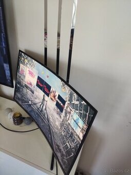 32" Samsung U32R590