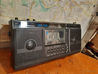 Radiomagnetofon RFT SKR720 z roku 1988