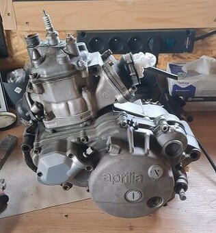 Aprilia rs 125 motor na díly