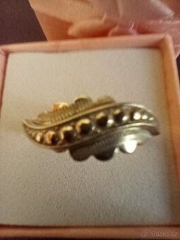 Přes 100 let starý stříbrný prsten