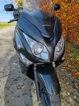 Honda sw-t 600. Silver wing II maxi skútr