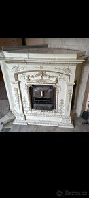 Starozitná kachlová kamna, krb