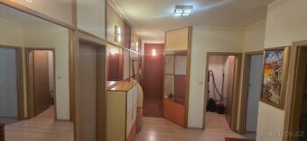 Předsiň - šatní skříň, botníky, skříňky