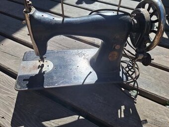 Historický šicí stroj Singer