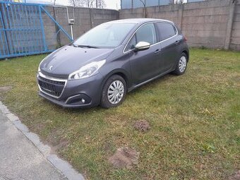 Peugeot 208 1.2 81 KW Panorama,kamera,serviska