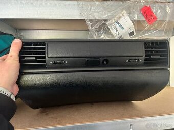 BMW E36 zbytky dílů 318is