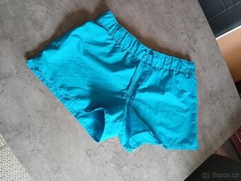Pěkné nenošené šortky Decatlon vel.42