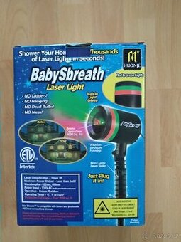 vánoční světelná dekorace na dům