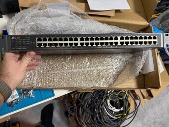 TP-LINK Switch 48 portů TL-SF1048