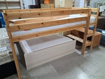 Vyvýšená postel komplet s klouzačkou a schůdky