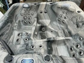 USA vířivka pro 5 osob..WIFI PŘIPOJENÍ Stereo