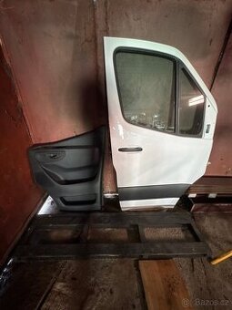 Pravé přední dveře Sprinter 907