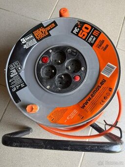 Prodlužovací kabel na bubnu 50m