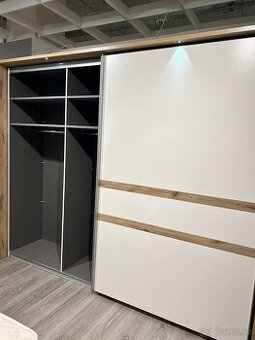 Prodám šatní skříň – jako nová