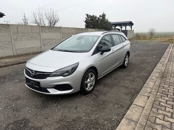 OPEL ASTRA SPORTS TOURER 1.2 96KW R.2022 MAX. VYBAVA