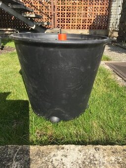 Samozavlažovací květináč