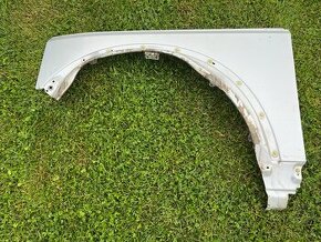 přední blatník Land Rover Discovery 3 stříbrný levý