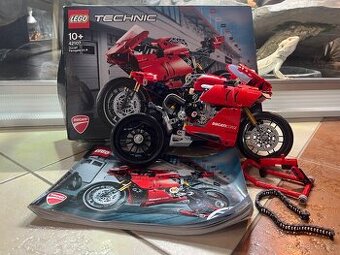 LEGO TECHNIC MOTORKA DUCATI