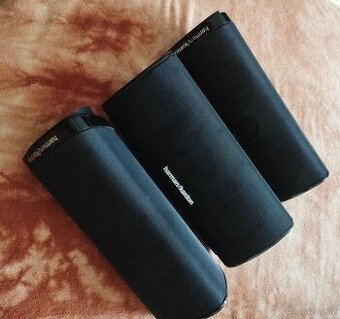 Dva satelity Harman Kardon