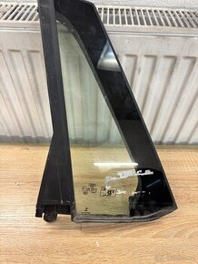 Sklo dveří pevné AUDI 81A Q2 81A845213D levé zadní