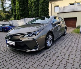 Toyota Corolla 1.8 Hybrid e-CVT benzin