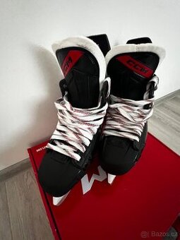 Brusle CCM JETSPEED FT670 wide