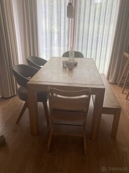 Nadherny masivni dubovy stul 160x90