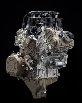 nefunkčný motor Ducati panigale V4