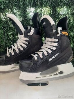 Hokejové brusle BAUER SUPREME S 140 vel. 35