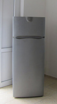 NEREZ CHLADNIČKA S MRAZNIČKOU INDESIT - A+ - 143cm