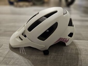 Cyklistická přilba Bell