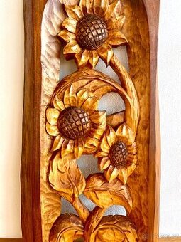 Starý vyřezávaný obraz slunečnic
