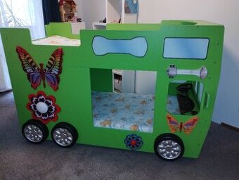 Dětská dvoupatrová postel autobus