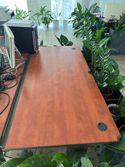 Kancelářský stůl