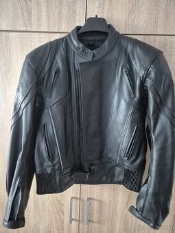 Kožená bunda na motorku a kevlarové rukavice