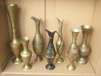 7x STARÁ KOVOVÁ VÁZA - MOSAZ