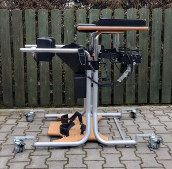 Vertikalizační stojan.