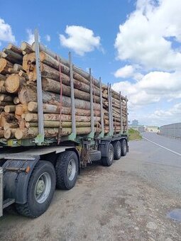 Palivové dřevo lesovůz
