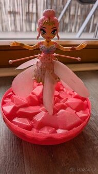 Kouzelná létající víla ovládaná rukou