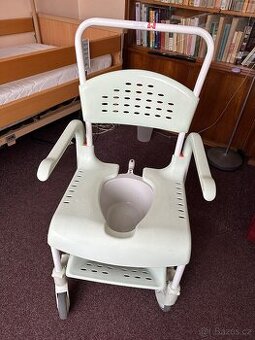 Špičková sprchová a toaletní židle Etac Clean – top stav