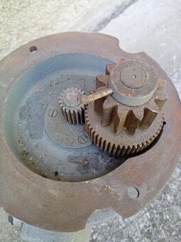 Elektromotor s převodem