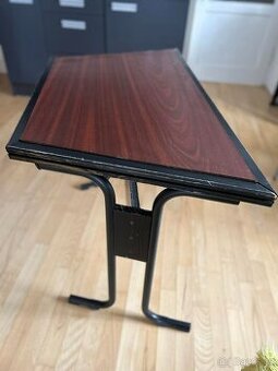 Prodám 15 kancelářských stolů / stolů do učebny