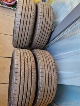 Sada letních pneu Goodyear EfficientGrip 2 SUV 215/60 R17 96
