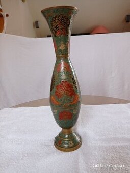 Orientální tepaná váza