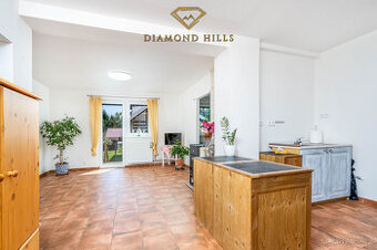 Prodej rodinného domu s pozemkem 1545m², Mukařov, Srbín